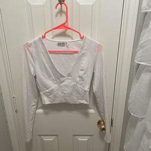 White longe sleeved vneck crop top
